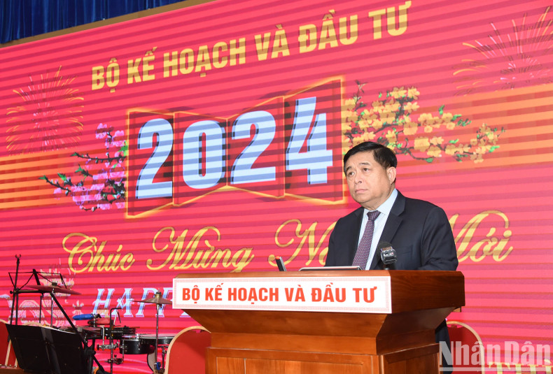 越南计划与投资部部长阮志勇在活动上发表讲话。 越南计划与投资部部长阮志勇在活动上发表讲话。