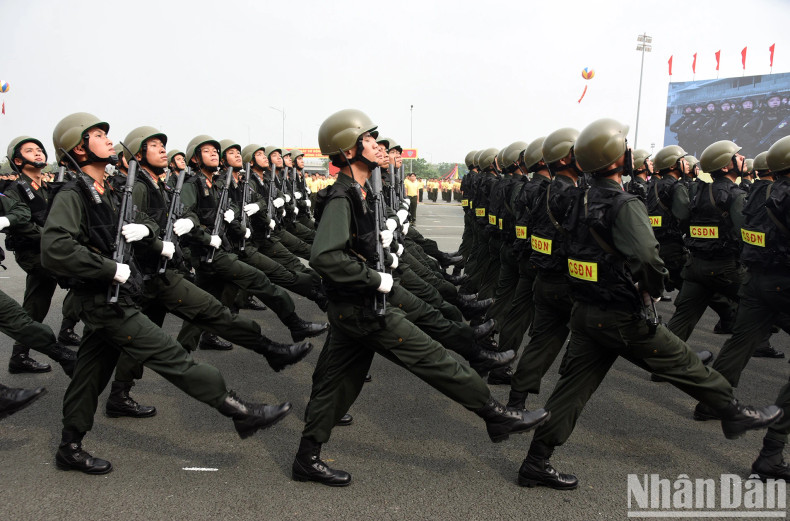机动警察司令部最精锐的特种警察、机动警察等力量。