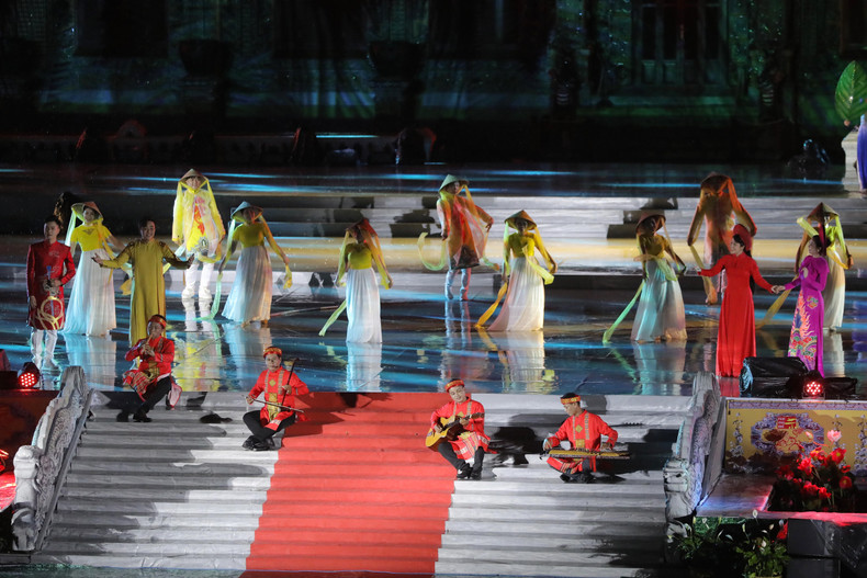 越南的才子弹唱节目。 越南的才子弹唱节目。