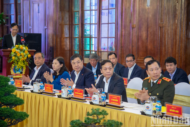 与会代表。 与会代表。