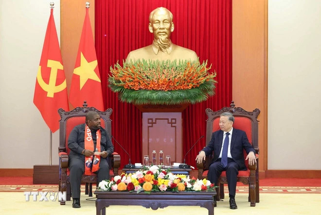 越共中央总书记苏林会见莫桑比克解放阵线党秘书长Chakil Felizardo Aboobacar。（图片来源：越通社）