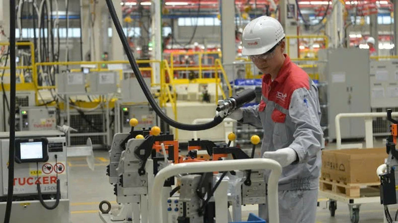 越兴成功汽车制造厂生产线。 越兴成功汽车制造厂生产线。