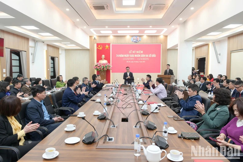 纪念典礼场景。 纪念典礼场景。