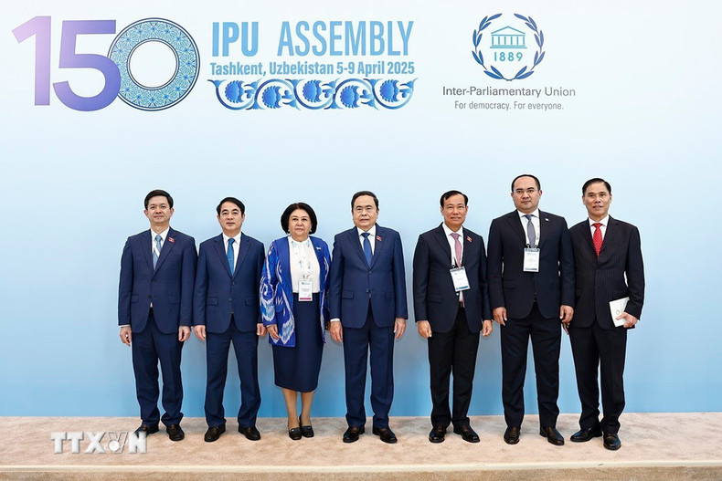 国会主席陈青敏和与会代表。