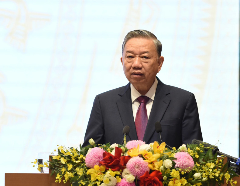 苏林总书记在会上发表指导性讲话。