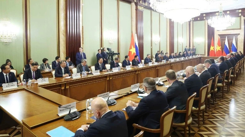 越共中央总书记苏林会见俄罗斯总理米哈伊尔·弗拉基米罗维奇·米舒斯京。（图片来源：越通社）