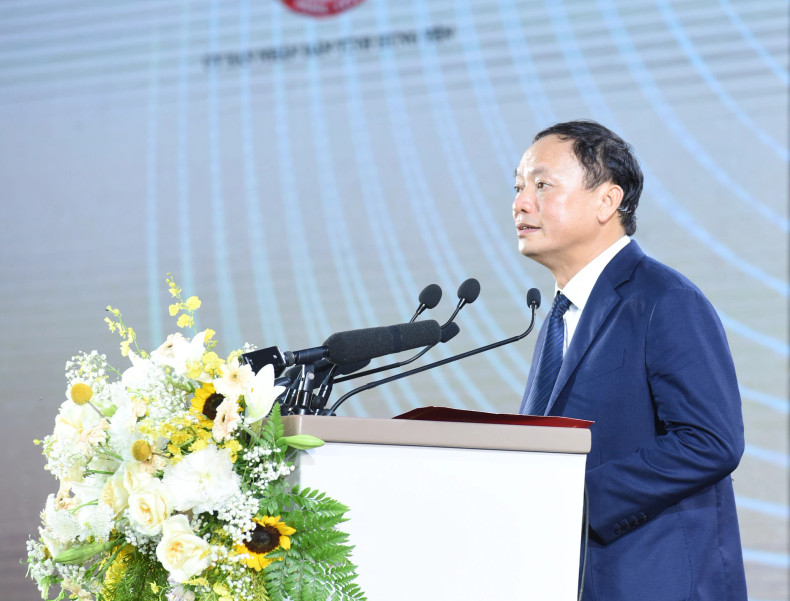 兴安省人委会主席阮国文在仪式上发表讲话。 兴安省人委会主席阮国文在仪式上发表讲话。