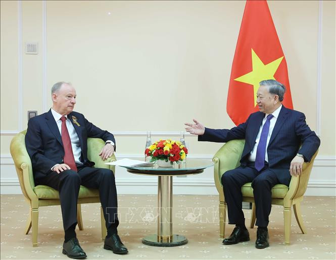 苏林总书记会见俄罗斯海事委员会主席尼古拉·帕特鲁舍夫。(图片来源:越通社) 苏林总书记会见俄罗斯海事委员会主席尼古拉·帕特鲁舍夫。(图片来源:越通社)
