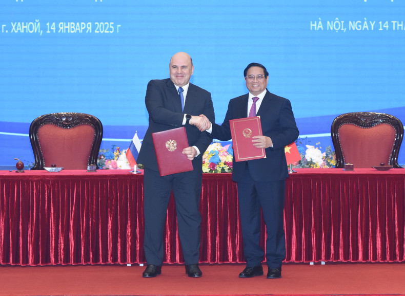 越南政府总理范明正和俄罗斯联邦政府总理米舒斯京签署了关于俄罗斯总理对越南进行正式访问成果的联合公报。 越南政府总理范明正和俄罗斯联邦政府总理米舒斯京签署了关于俄罗斯总理对越南进行正式访问成果的联合公报。