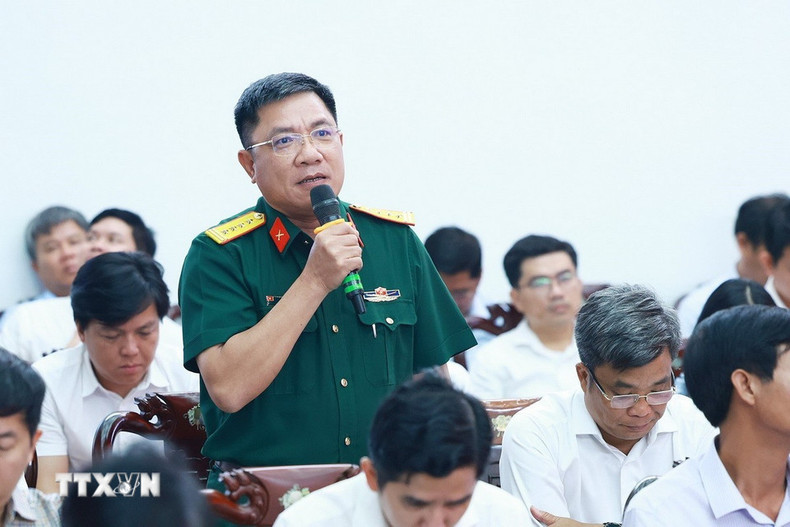 与会代表在会上发表讲话。