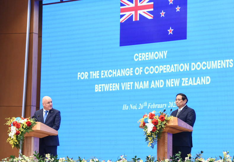 双方同意将两国关系提升至全面战略伙伴关系。 双方同意将两国关系提升至全面战略伙伴关系。