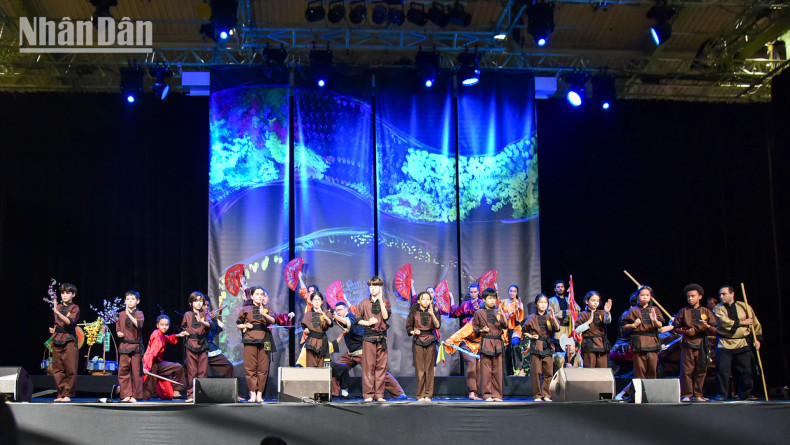 旅法越南人社群喜迎新春。 旅法越南人社群喜迎新春。