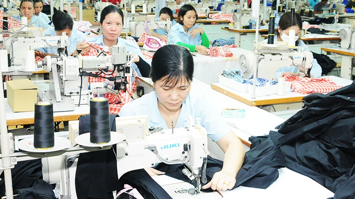 目前，许多企业已签署直到2025年第二季度的订单。（英阮 摄）