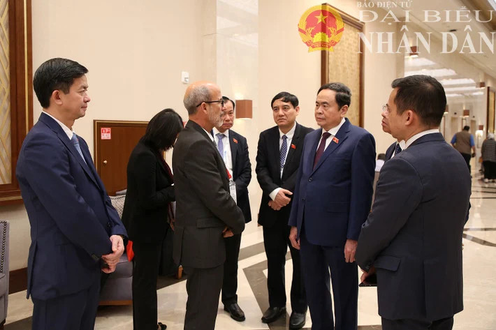 越南国会主席陈青敏会见IPU主席和秘书长 ảnh 2