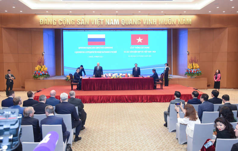 签字仪式。 签字仪式。