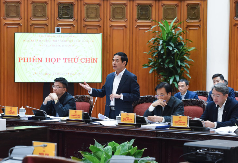 国防部部长潘文江在会上发表讲话。