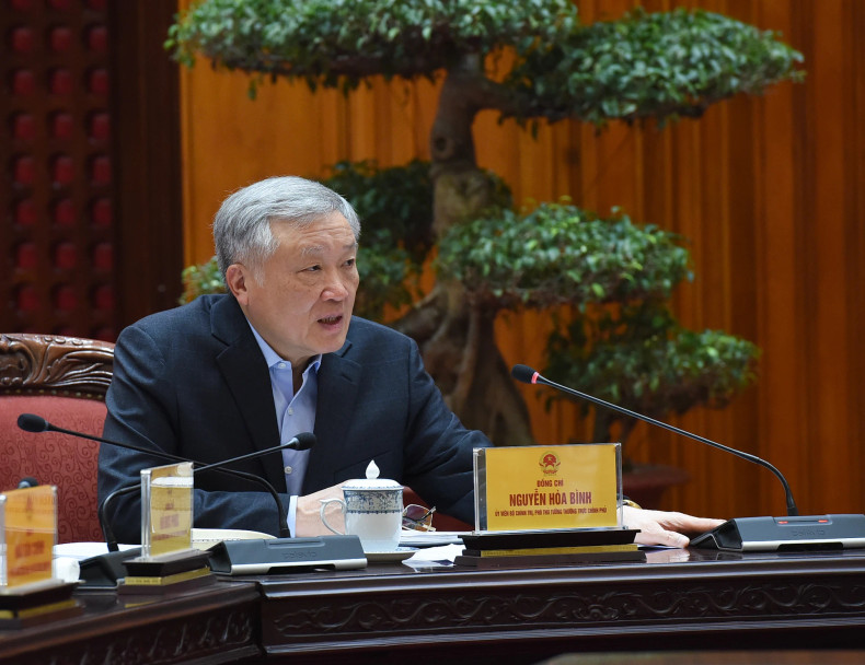 政府党委常务副书记、政府常务副总理阮和平在会上发表讲话。 政府党委常务副书记、政府常务副总理阮和平在会上发表讲话。