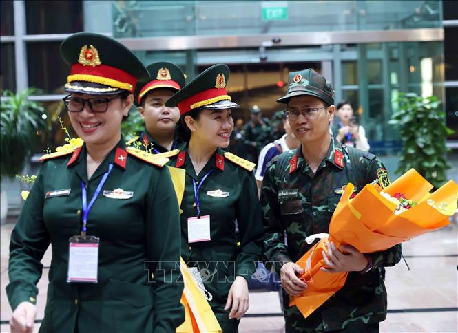 4月8日晚,越南人民军赴缅甸参加地震救灾工作的救援队从仰光安全返回河内。 4月8日晚,越南人民军赴缅甸参加地震救灾工作的救援队从仰光安全返回河内。