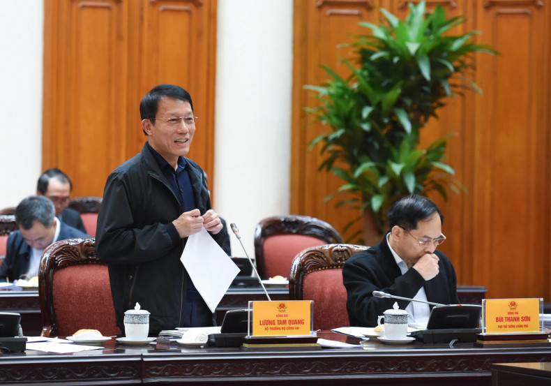 公安部部长梁三光在会上发表讲话。