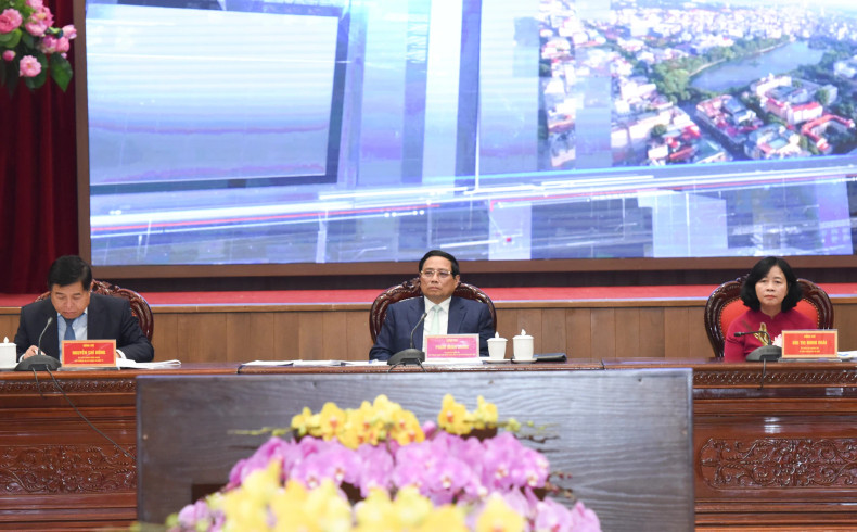 范明正总理出席公布首都河内规划(2021-2030年,远期展望至2050年),调整首都河内总体规划(至2045年,远期展望至2065年)会议。 范明正总理出席公布首都河内规划(2021-2030年,远期展望至2050年),调整首都河内总体规划(至2045年,远期展望至2065年)会议。