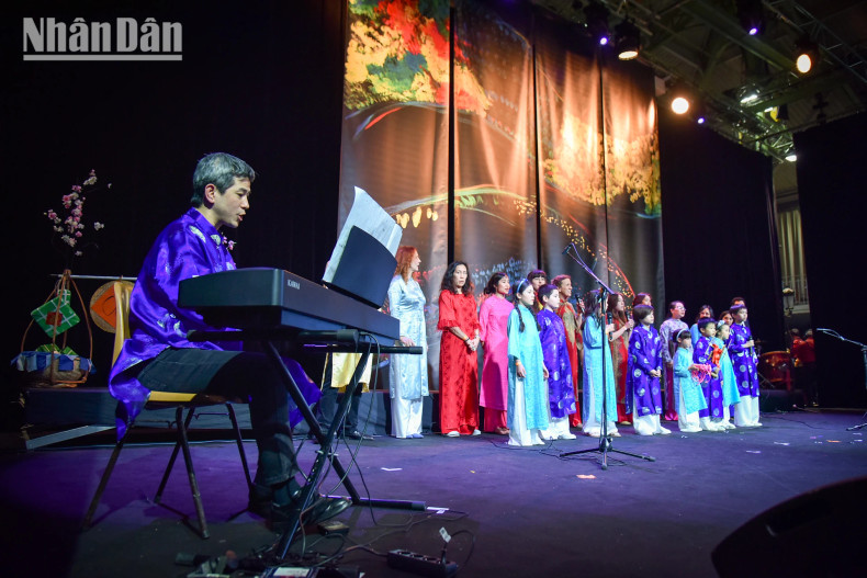 旅法越南人社群喜迎新春。 旅法越南人社群喜迎新春。