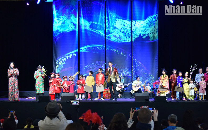 旅法越南人社群喜迎新春。 旅法越南人社群喜迎新春。