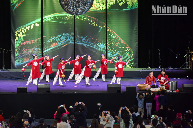 旅法越南人社群喜迎新春。 旅法越南人社群喜迎新春。