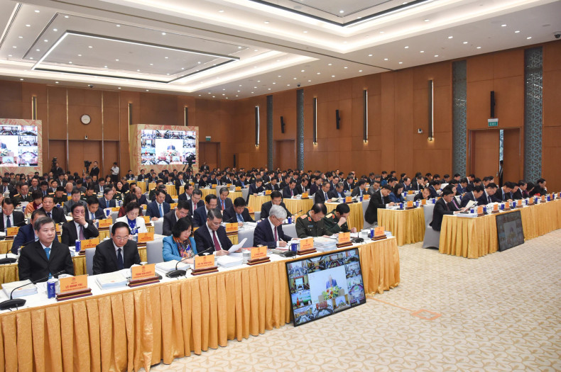 出席会议的各位代表。