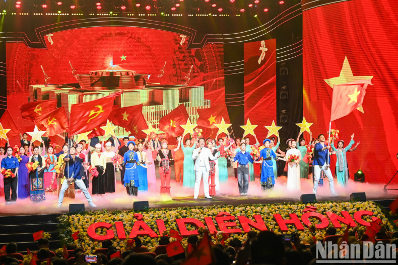 颁奖典礼上的艺术表演活动。 颁奖典礼上的艺术表演活动。