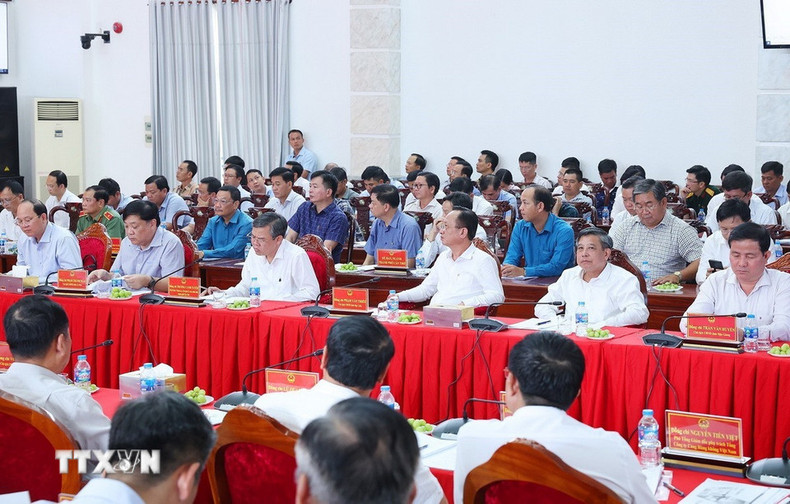 各地方代表出席会议。