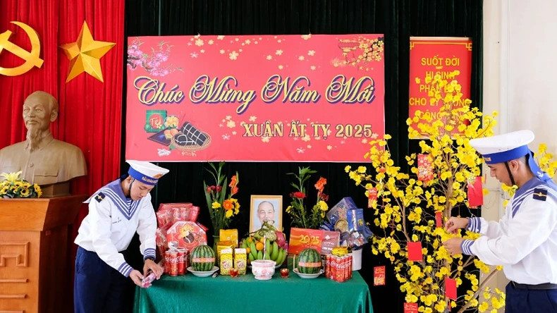 战士们准备迎新年。 战士们准备迎新年。
