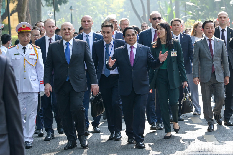 越南政府总理范明正和俄罗斯联邦总理米哈伊尔·弗拉基米罗维奇·米舒斯京亲切地交谈。 越南政府总理范明正和俄罗斯联邦总理米哈伊尔·弗拉基米罗维奇·米舒斯京亲切地交谈。