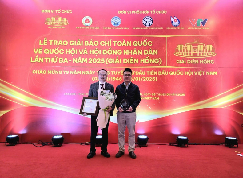 《人民报》社荣获2件二等奖和1件三等奖。 《人民报》社荣获2件二等奖和1件三等奖。