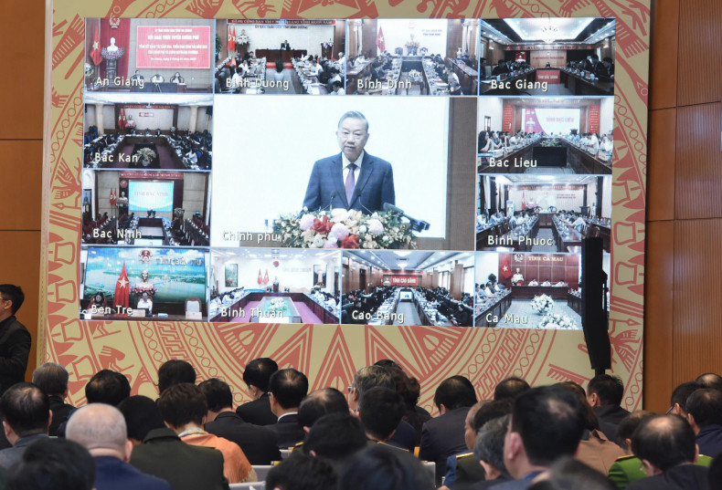 会议以线上线下相结合方式举行，与全国63个省市连线。