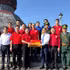 龙鼓边防哨所与当地党委、政府隆重举行升旗仪式。（图片来源：越通社）