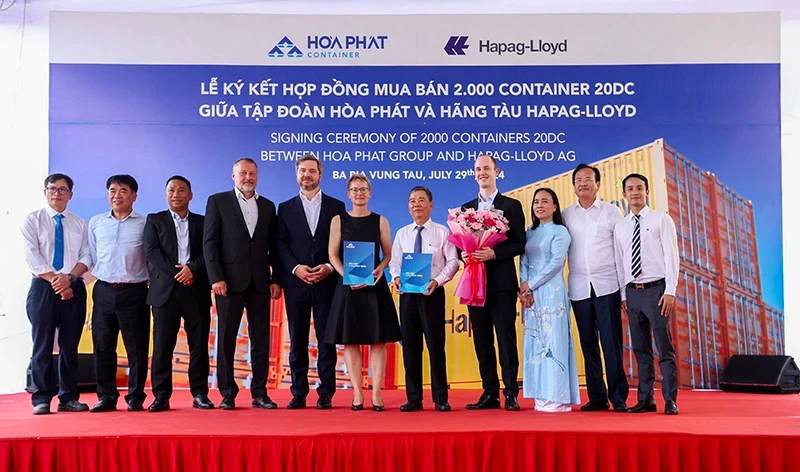 越南和发集团向赫伯罗特公司签订2000个20英尺标准集装箱供应合同。