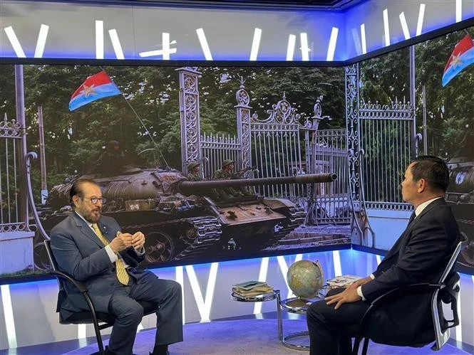 委内瑞拉环球电视台（Globovisión）刚播放节目《越南革命英雄主义：从争取独立的战争到国家建设的征程》。（图片来源：越通社）