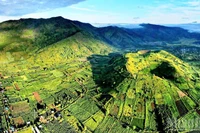 诸当亚火山之美吸引众多游客。