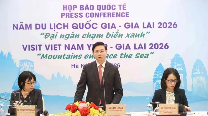 越南外交部与嘉莱省人民委员会在河内联合举行国际媒体吹风会。