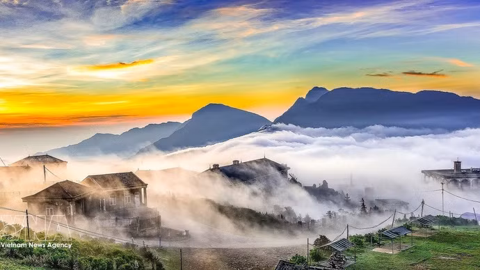 云中的母山。（图片来源：越通社）