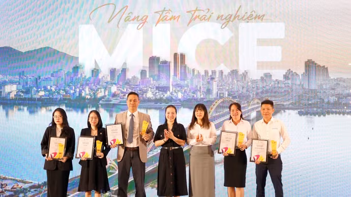 岘港旅游业首次设立“MICE - The Rising Wave”奖项，表彰在2025年会奖旅游客源开发方面作出突出贡献的企业。（图片来源：越通社）
