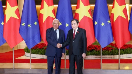 越南国会主席陈青敏会见欧洲理事会主席安东尼奥·科斯塔。（维灵 摄）