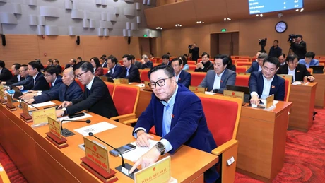 河内市人民议会第31次会议表决通过决议。