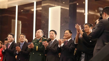 越南政府副总理裴青山以及各位代表出席招待会。