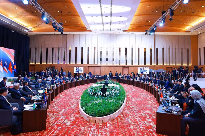 越南政府总理范明正出席与东盟议会联盟对话会。（图片来源：越通社）