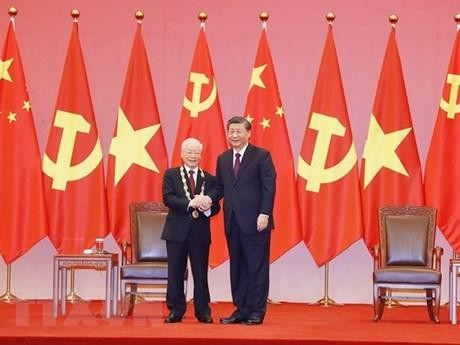 越南共产党中央委员会总书记阮富仲与中国共产党中央委员会总书记、中华人民共和国主席习近平。（图片来源：越通社）