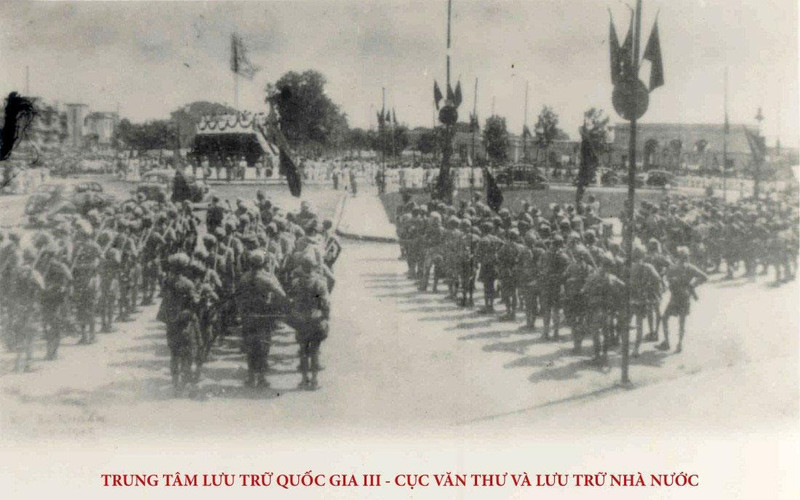 1945年秋天的历史时刻。