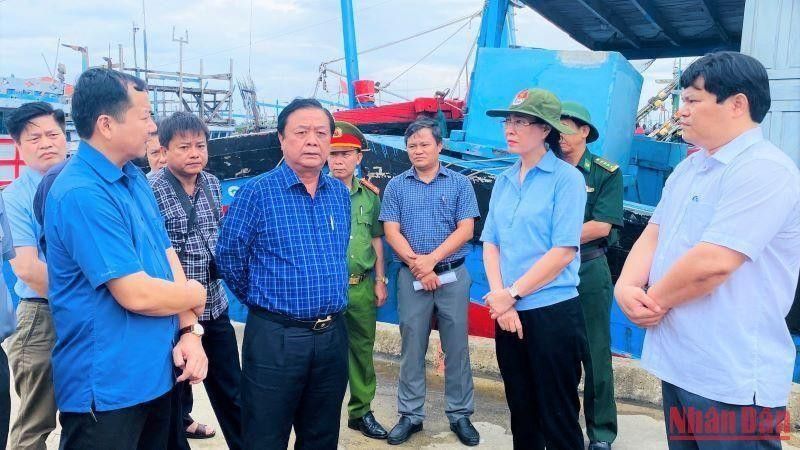 农业与农村发展部部长黎明欢检查广义省防台工作。