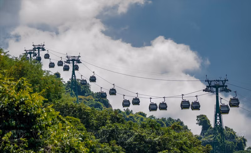 黑婆山海拔986米，素有“南部屋脊”之称，是越南西宁省的标志。（图片来源：越南画报）