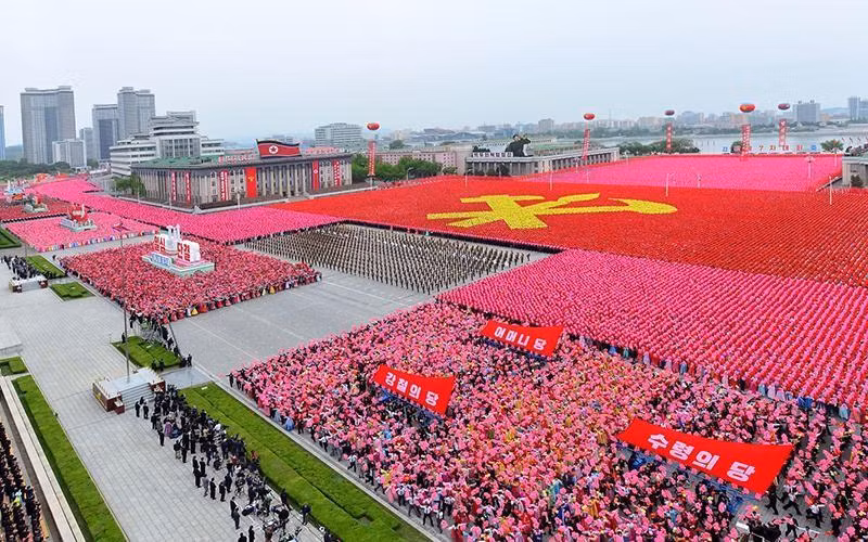 庆祝朝鲜劳动党第七次全国代表大会的游行活动在首都平壤举行。